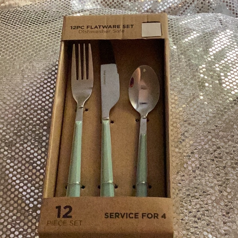 🌴NIB Brand New 12 PC Flatware Set Service for 4 Kitchen Must Have 🌴